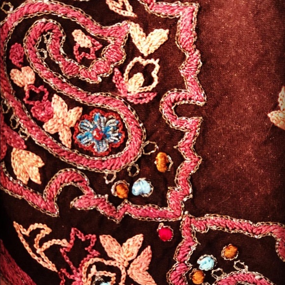 Indian motif skirt with satinish slip - Picture 6 of 7